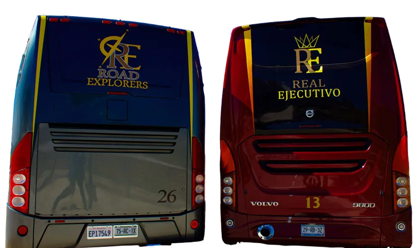 Autobús de Real Ejecutivo listo para viajar de Tijuana a Estados Unidos